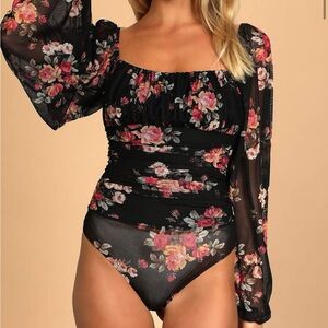 nwot lulu's 𖤓 ruched bodysuit.